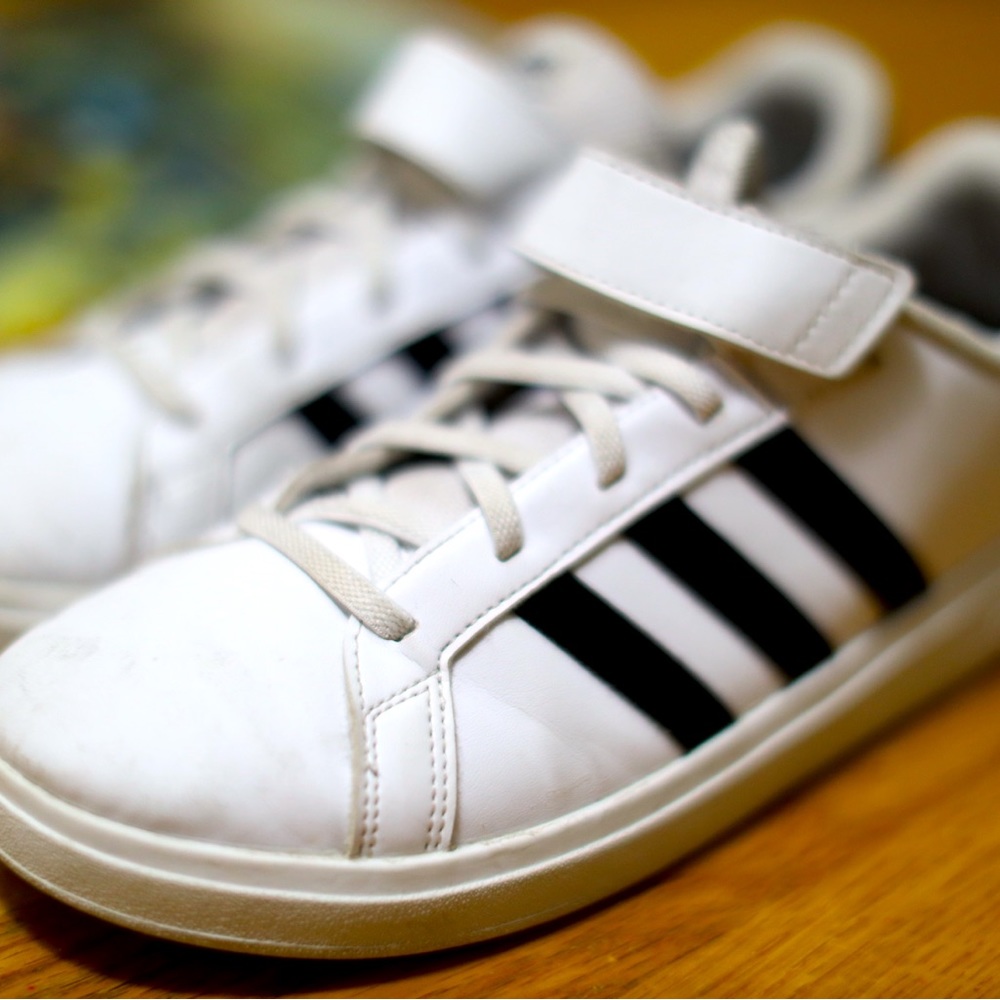 Adidas boys size 7 white & black with straps